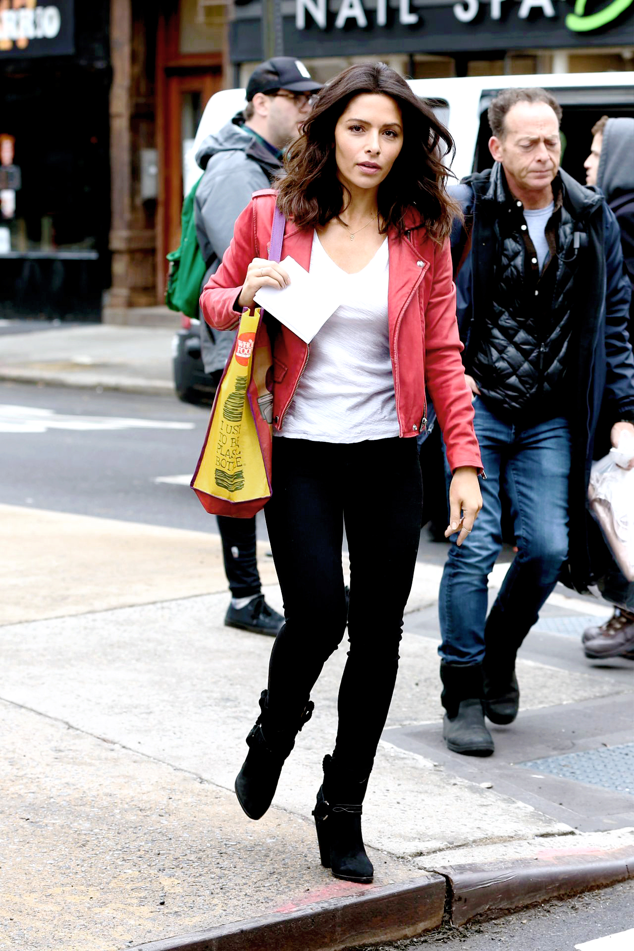 Drew_OnSet04
